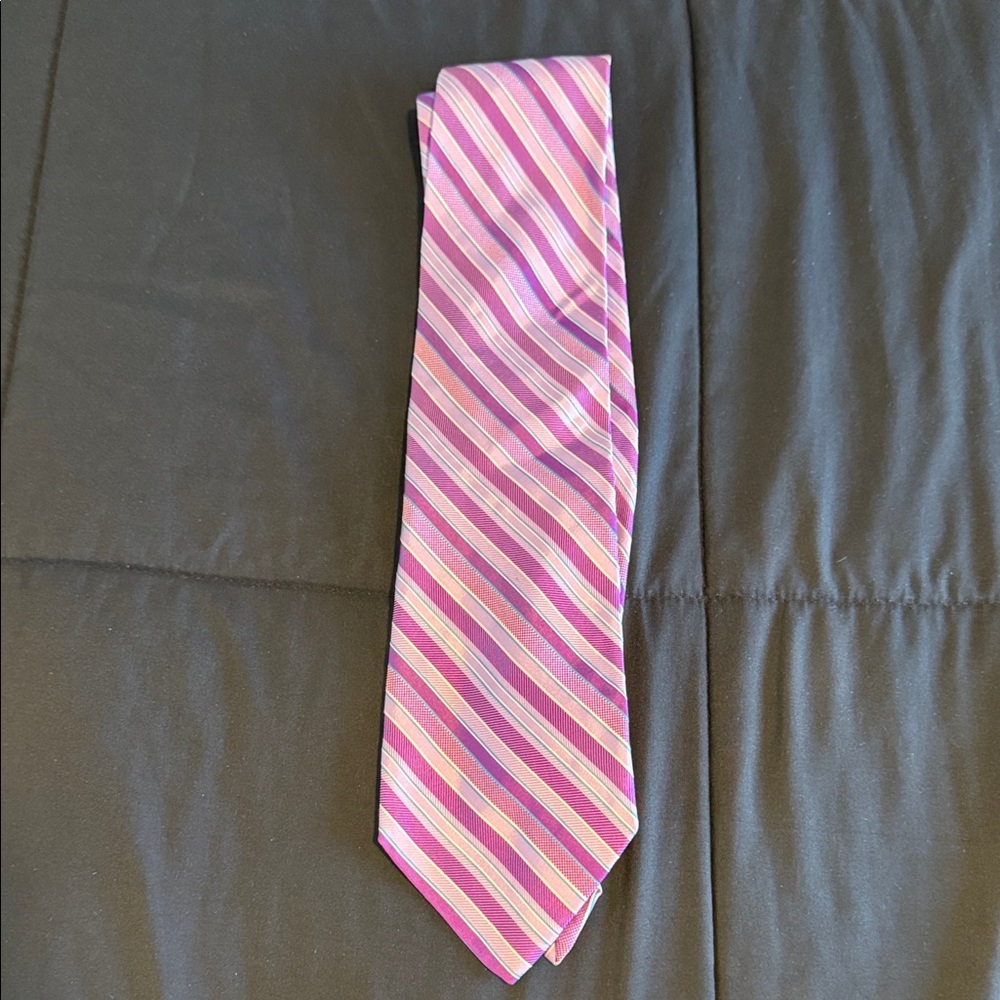 Roundtree & Yorke Vibrant Purple Striped Tie